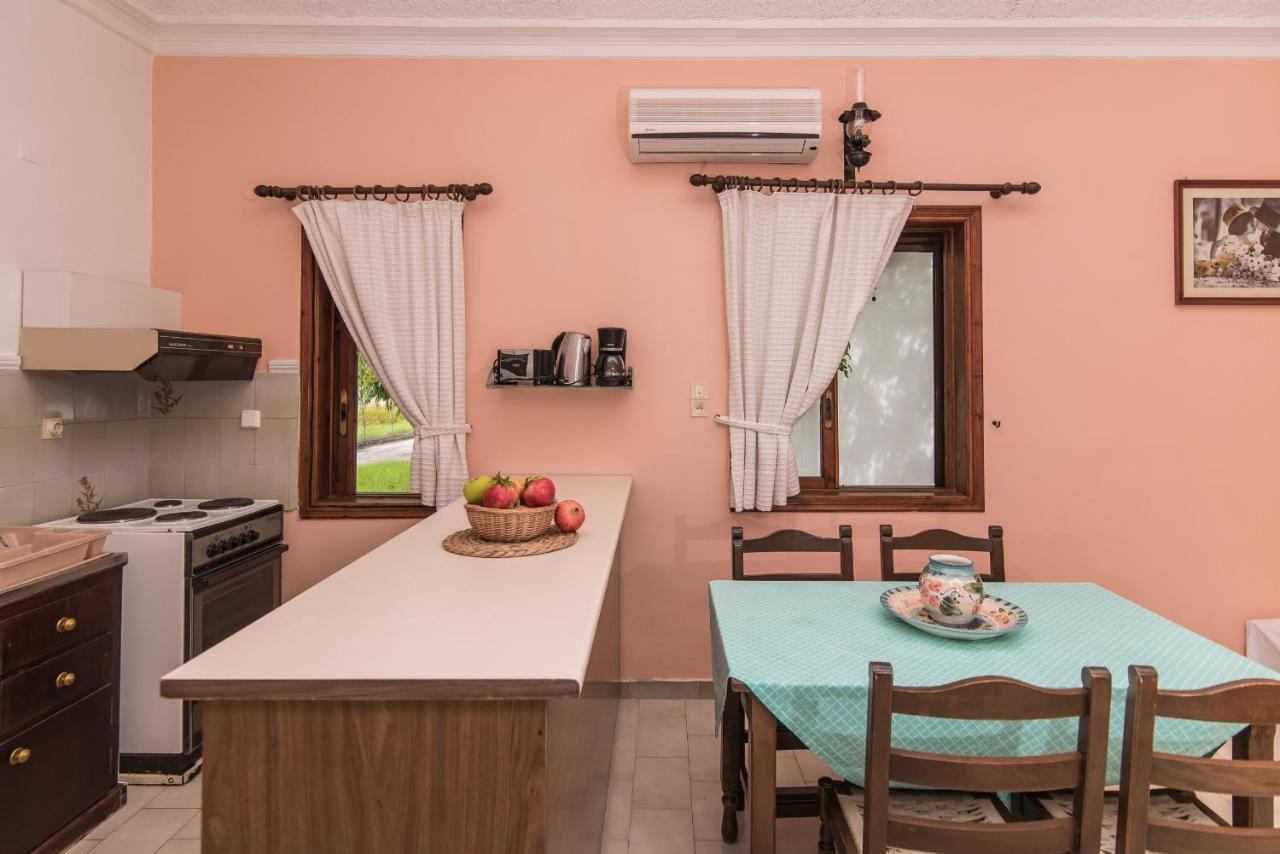 Alykes Park Bungalows Bagian luar foto