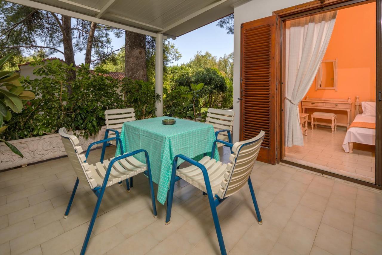 Alykes Park Bungalows Bagian luar foto